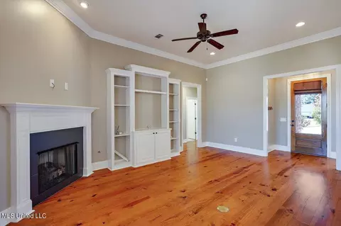 Living - 200 Herrington Cv, Madison, MS 39110 photo 2 of 3
