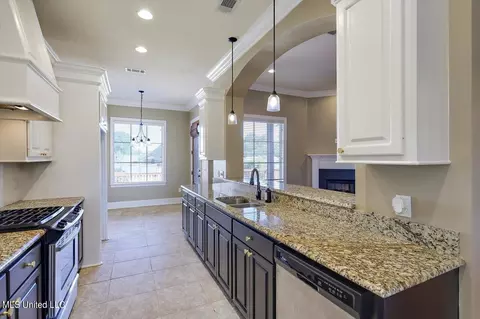 Kitchen - 200 Herrington Cv, Madison, MS 39110 photo 2 of 3