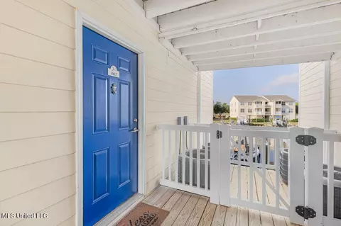 2421 Beachview Dr #B02, Ocean Springs, MS 39564
