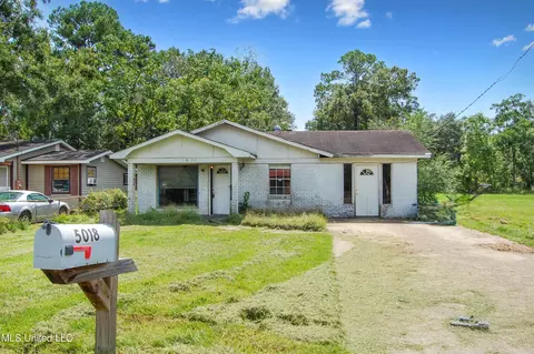5018 Frederick St, Moss Point, MS 39563
