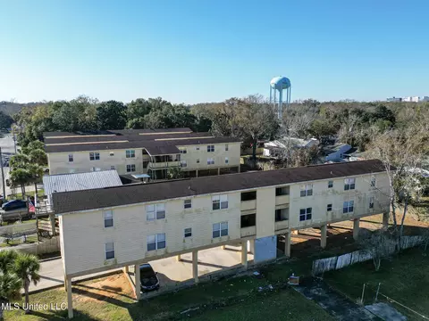 279 Crawford St, Biloxi, MS 39530