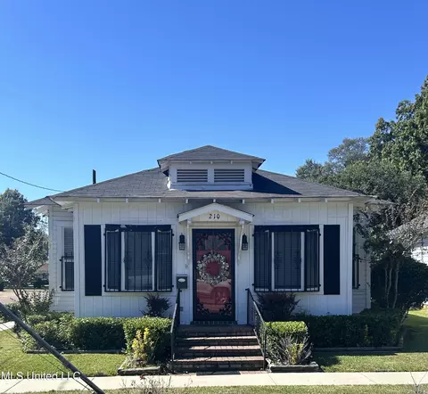 210 3rd St, Greenwood, MS 38930