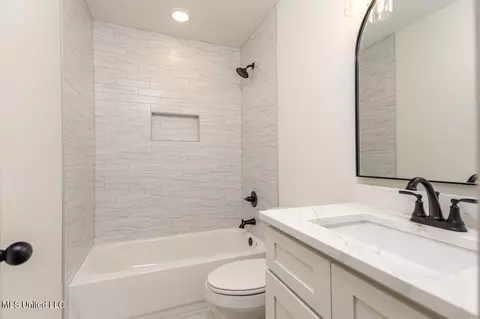 Bath - 1487 John Thomas Cv, Hernando, MS 38632 photo 2 of 4