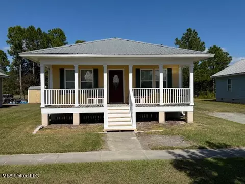 715 Union St, Bay Saint Louis, MS 39520