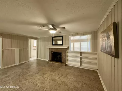 Living - 5214 Old Jackson Rd, Terry, MS 39170 photo 2 of 4