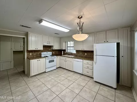 Kitchen - 5214 Old Jackson Rd, Terry, MS 39170 photo 1 of 3