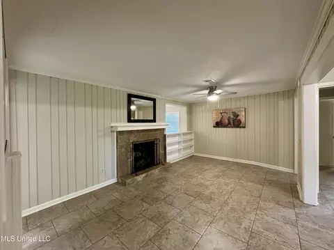 Living - 5214 Old Jackson Rd, Terry, MS 39170 photo 3 of 4