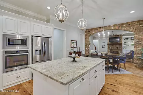 Kitchen - 107 Twain Trl, Clinton, MS 39056 photo 4 of 6