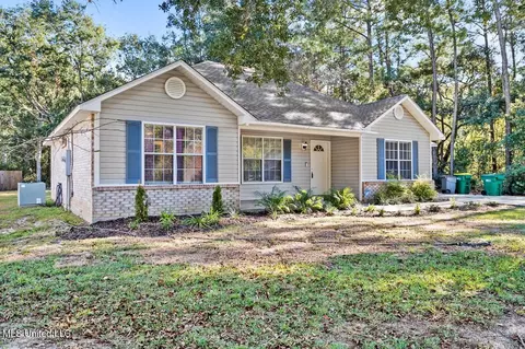 1032 Sycamore St, Ocean Springs, MS 39564