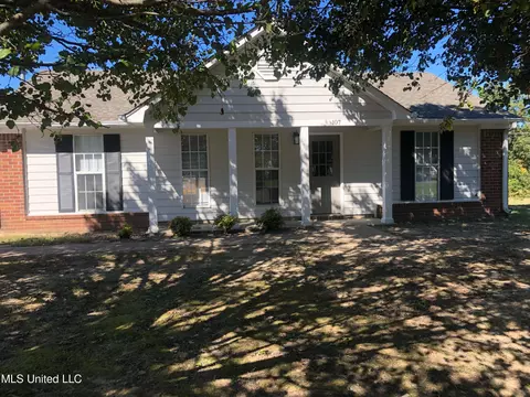 107 Apple Dr, Senatobia, MS 38668