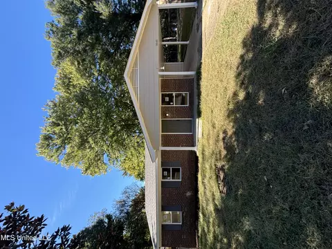 5565 Winterwood Dr, Horn Lake, MS 38637