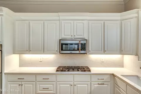 Kitchen - 714 S Chickasaw Dr, Flowood, MS 39232 photo 6 of 7