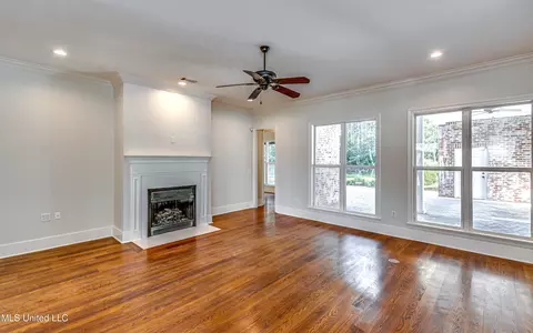 Living - 714 S Chickasaw Dr, Flowood, MS 39232 photo 2 of 6