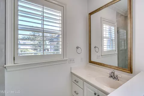 Bath - 714 S Chickasaw Dr, Flowood, MS 39232 photo 3 of 9