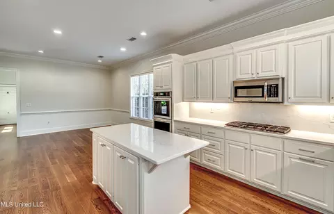 Kitchen - 714 S Chickasaw Dr, Flowood, MS 39232 photo 7 of 7