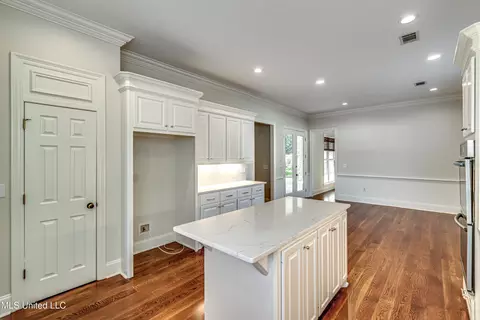 Kitchen - 714 S Chickasaw Dr, Flowood, MS 39232 photo 5 of 7