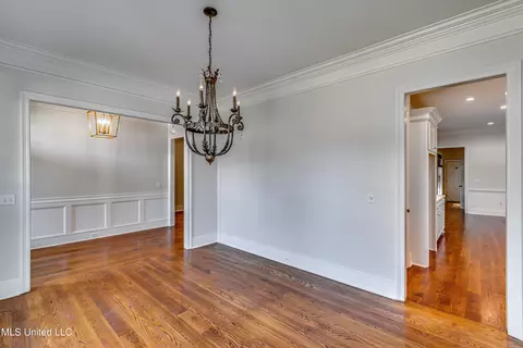 Dining - 714 S Chickasaw Dr, Flowood, MS 39232 photo 3 of 4