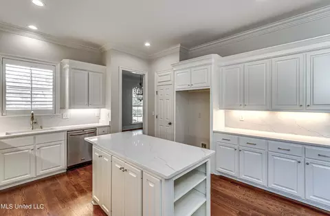 Kitchen - 714 S Chickasaw Dr, Flowood, MS 39232 photo 3 of 7