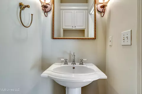 Bath - 714 S Chickasaw Dr, Flowood, MS 39232 photo 1 of 9