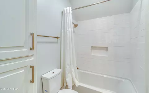 Bath - 714 S Chickasaw Dr, Flowood, MS 39232 photo 7 of 9