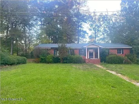 42 E 5th Ave, Morton, MS 39117