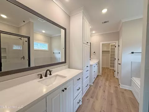 Bath - 306 Tremont Dr, Florence, MS 39073 photo 2 of 4