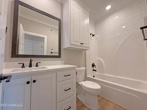 Bath - 306 Tremont Dr, Florence, MS 39073 photo 4 of 4