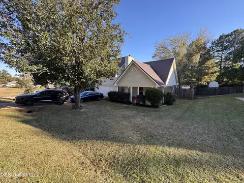 5041 Womack Dr, Byram, MS 39272