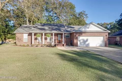 105 Noel St, Wiggins, MS 39577