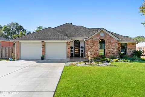 5405 Pontiac St, Ocean Springs, MS 39564