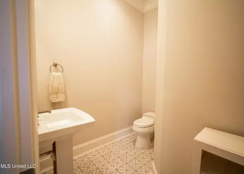 Bath - 131 Royal Lytham, Jackson, MS 39211 photo 7 of 10