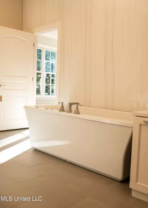 Bath - 131 Royal Lytham, Jackson, MS 39211 photo 4 of 10