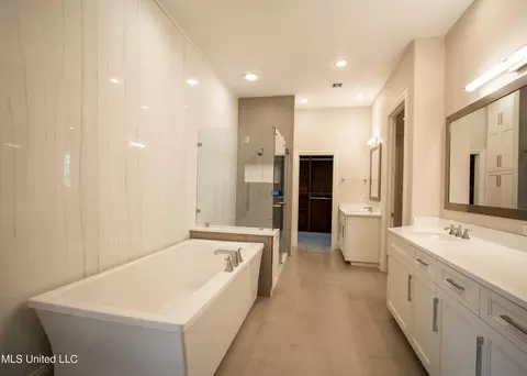 Bath - 131 Royal Lytham, Jackson, MS 39211 photo 2 of 10