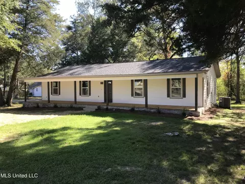 504 College St, Pelahatchie, MS 39145