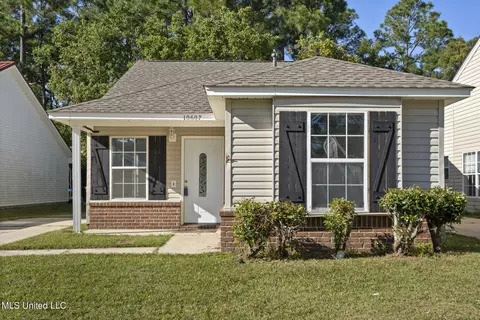 10607 E Bay Tree Dr, Gulfport, MS 39503