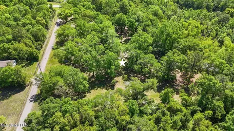 1315 Dubuc Ln, Waveland, MS 39576