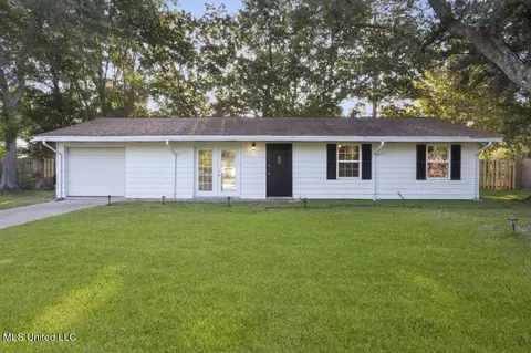 4640 Hilltop Dr, Ocean Springs, MS 39564