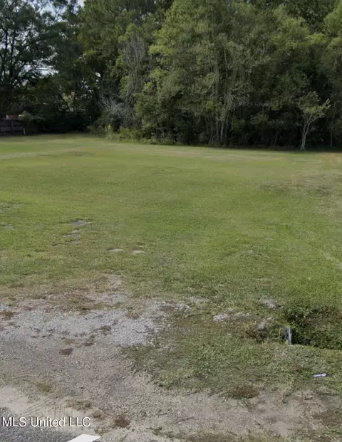 4513 Mill St, Moss Point, MS 39563