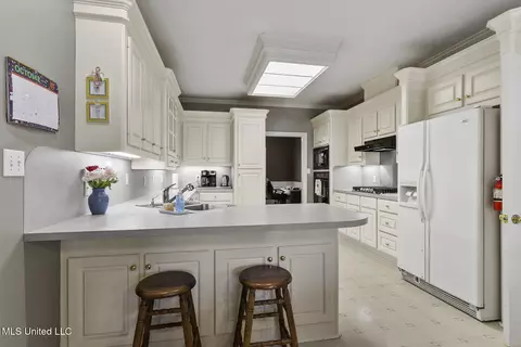 Kitchen - 105 Trace Ridge Dr, Clinton, MS 39056 photo 4 of 4