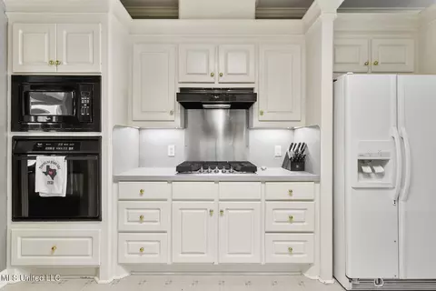 Kitchen - 105 Trace Ridge Dr, Clinton, MS 39056 photo 2 of 4