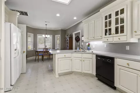 Kitchen - 105 Trace Ridge Dr, Clinton, MS 39056 photo 1 of 4