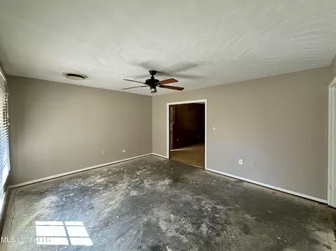 501 Crestview Dr, Clinton, MS 39056 photo 4
