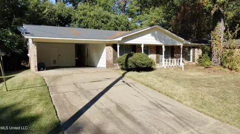 501 Crestview Dr, Clinton, MS 39056 photo 2