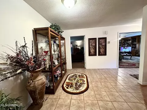 Entry Way - 148 Kemp Rd, Magee, MS 39111 photo 4 of 7