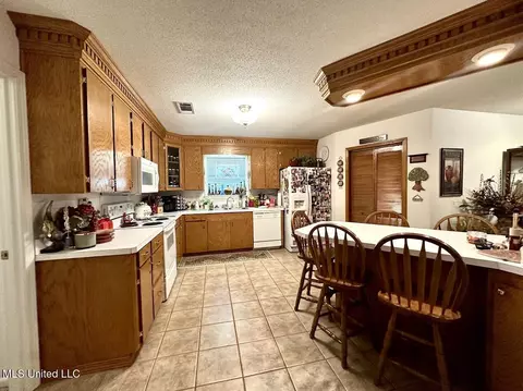 Kitchen - 148 Kemp Rd, Magee, MS 39111 photo 6 of 6