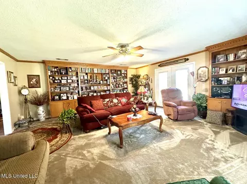 Living - 148 Kemp Rd, Magee, MS 39111 photo 3 of 4