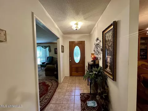 Entry Way - 148 Kemp Rd, Magee, MS 39111 photo 2 of 7
