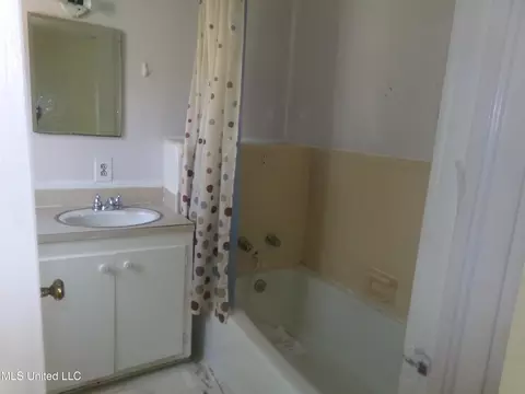 Bath - 124 Old Road Rd, Lyon, MS 38645 photo 1 of 2