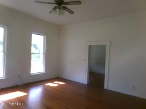 Living - 124 Old Road Rd, Lyon, MS 38645 photo 2 of 2