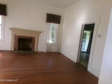 Living - 124 Old Road Rd, Lyon, MS 38645 photo 1 of 2